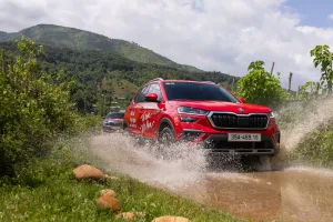 So sánh Skoda Kushaq và Geely New Coolray: Chênh 50 triệu nên mua xe nào?