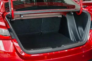 So sánh Skoda Slavia Style và Mazda 2 1.5L Premium: Sedan hạng B nào đáng mua hơn năm 2026?