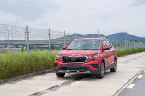 So sánh Skoda Kushaq và Mazda CX-3: Chênh nhau 10 triệu nên mua xe nào năm 2026?