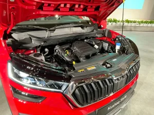So sánh Skoda Kushaq và Geely New Coolray: Chênh 50 triệu nên mua xe nào?
