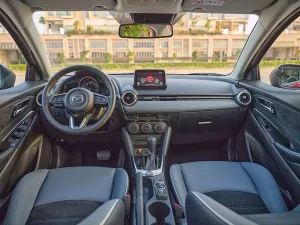 So sánh Skoda Slavia Style và Mazda 2 1.5L Premium: Sedan hạng B nào đáng mua hơn năm 2026?